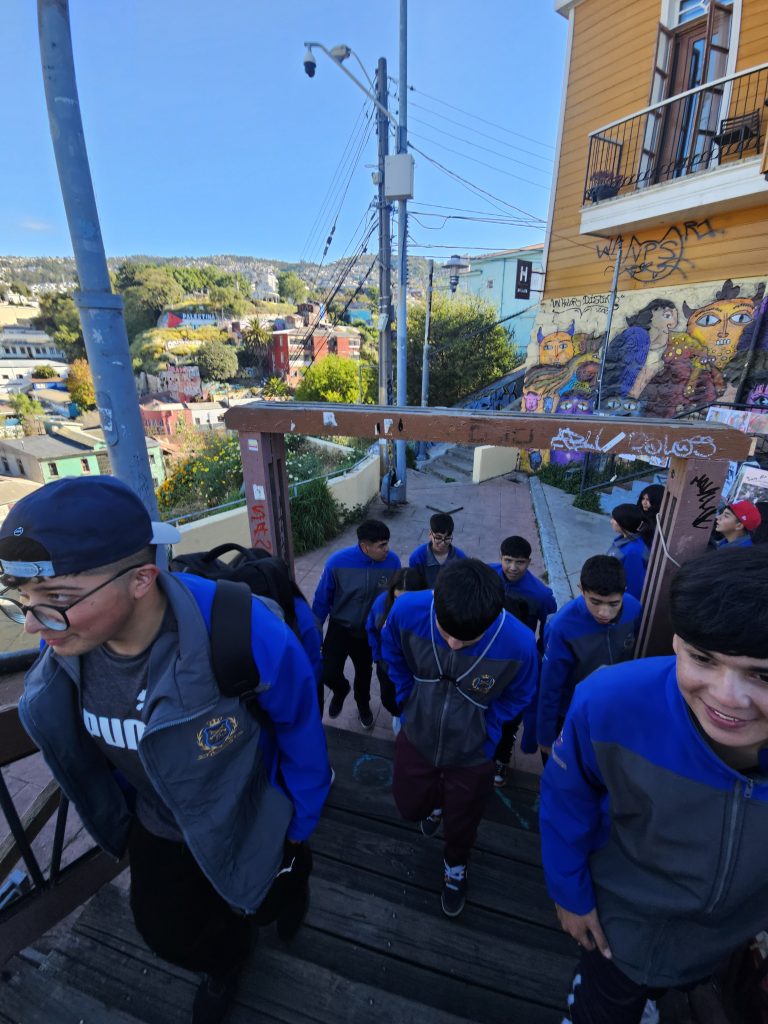 Estudiantes PRV en cerro alegre